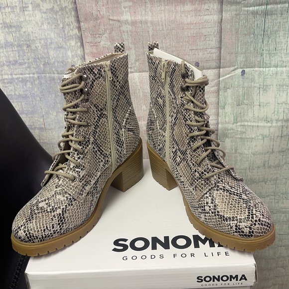 - Brand new Woman’s High Heeled Boots. - Picture 7 of 16